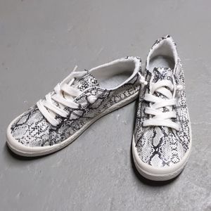 covergirl tennis shoes